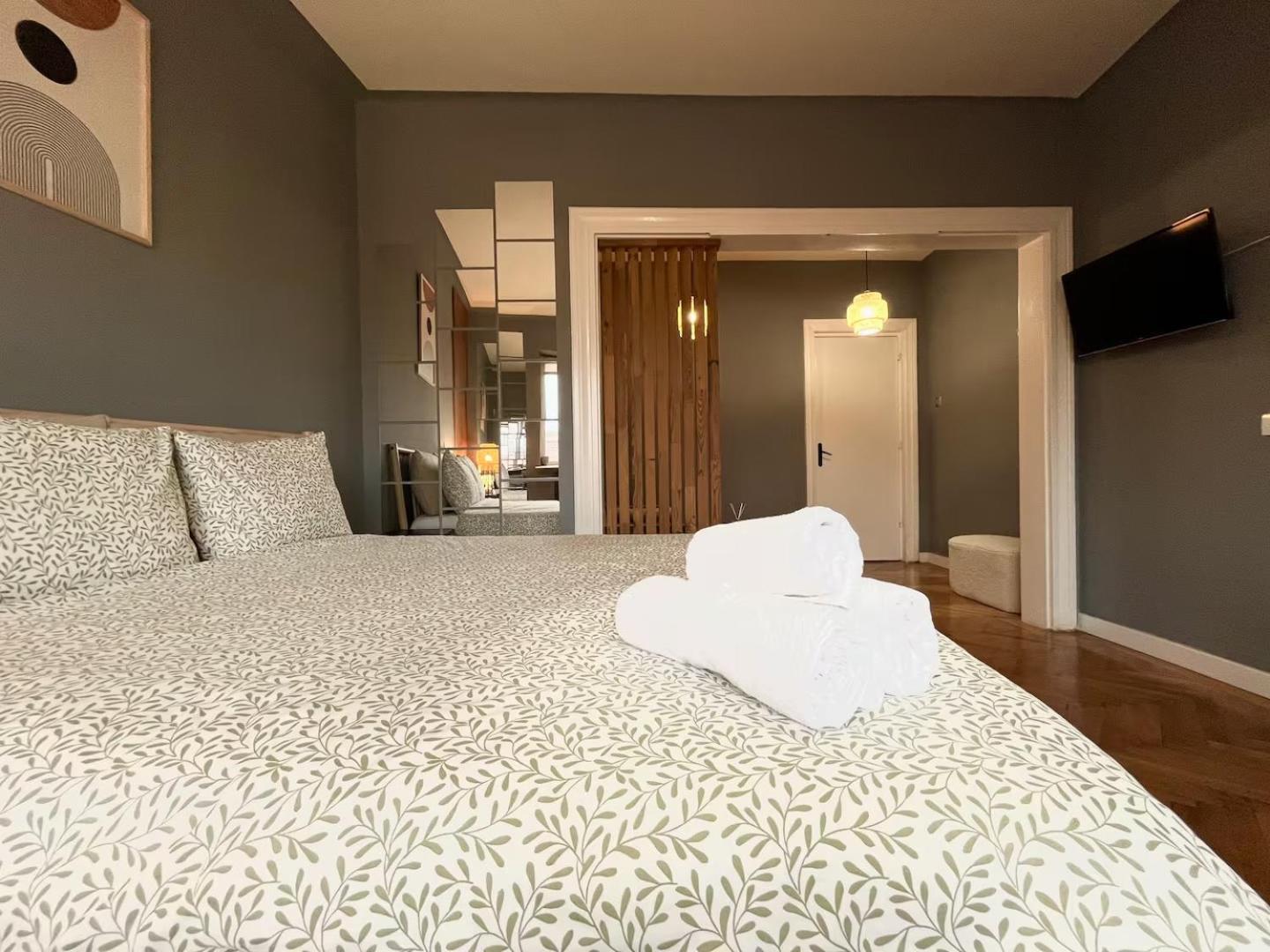 Woodie Studio With Premium Comfort By Piata Unirii Bucureşti Ngoại thất bức ảnh